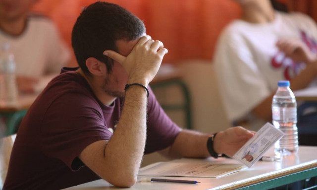 Πανελλήνιες: Συναγερμός για ύποπτο κρούσμα κορονοϊού σε Εξεταστικό Κέντρο της Αττικής