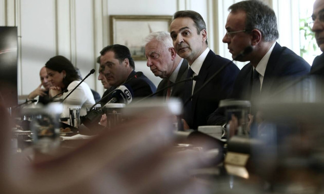 Ανασχηματισμός: Ποιοι φεύγουν και ποιοι μένουν - Όλα τα ονόματα