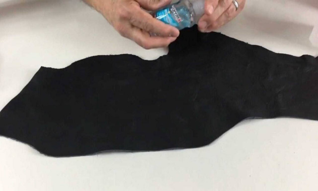 Τα αντισηπτικά χαλούν το δέρμα στο εσωτερικό των αυτοκινήτων