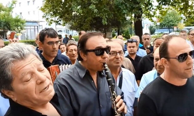 Τρίκαλα: Συγκίνηση - Αποχαιρέτησαν το Ν. Κουφοδημόπουλο με κλαρίνα