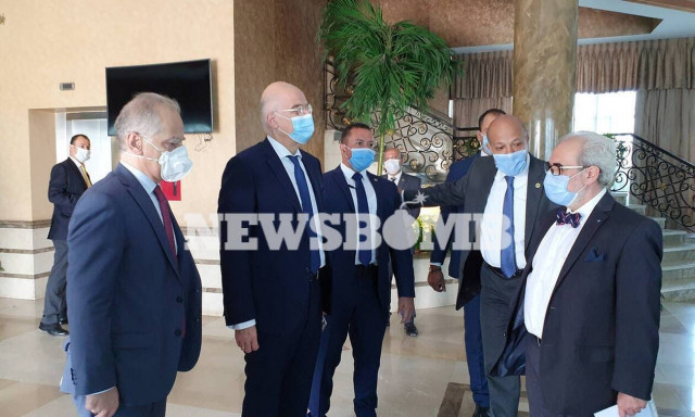 Στην Αίγυπτο ο Νίκος Δένδιας με ατζέντα ΑΟΖ και Λιβύη