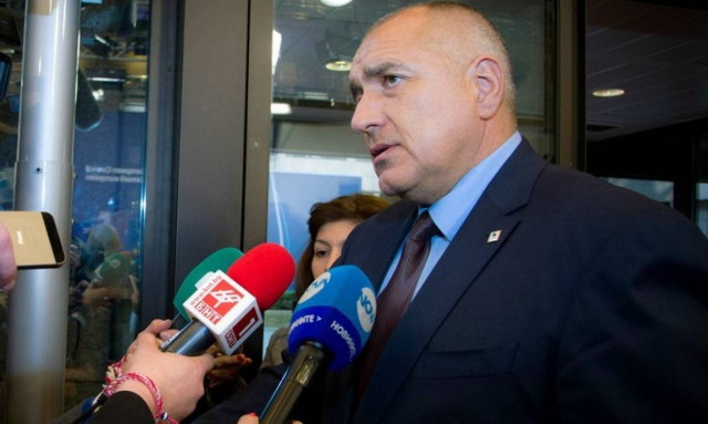 Ο Μπορίσοφ κοιμάται με πιστόλι και ράβδους χρυσού - Απίστευτες εικόνες