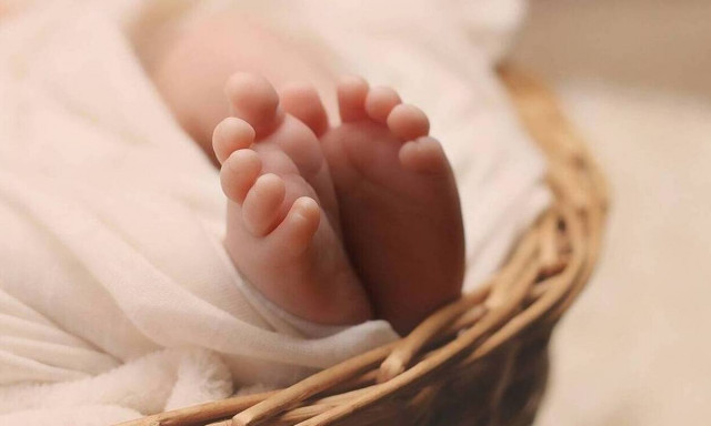 Κορονοϊός - Τραγωδία στη Βρετανία: Νεκρό μωρό 13 ημερών