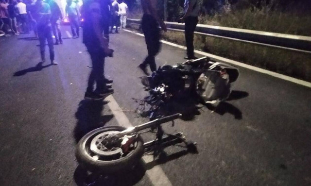 Τραγωδία στη Μυτιλήνη: Νεκροί δύο νεαροί σε τροχαίο με μηχανές