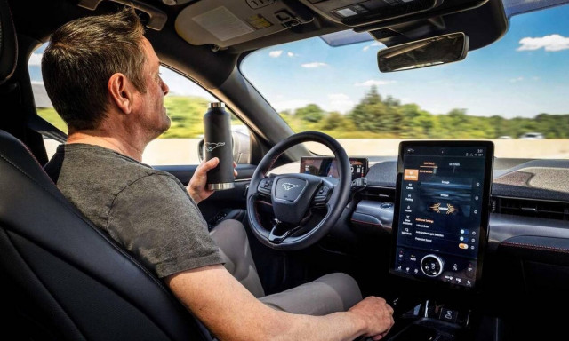 Η Ford θα φέρει από του χρόνου στους δρόμους την οδήγηση χωρίς… χέρια!