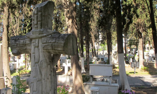 Λαμία: Κακός χαμός σε νεκροταφείο - Πιάστηκαν στα χέρια