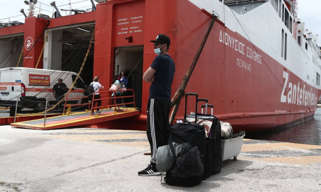 Systematic checks of health safety rules compliance in ferries and ports