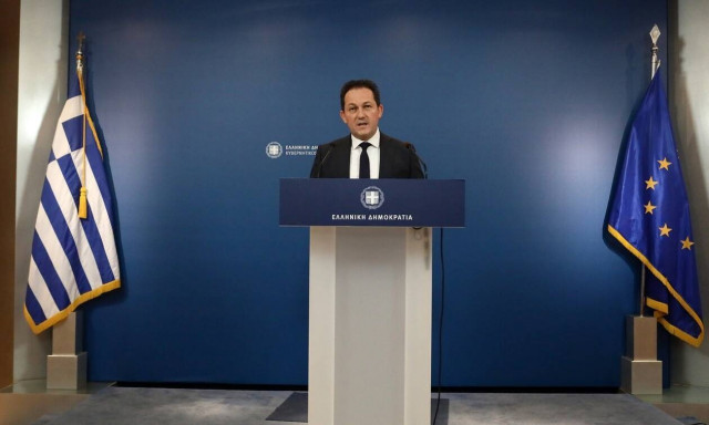 Live η ενημέρωση των πολιτικών συντακτών από τον κυβερνητικό εκπρόσωπο