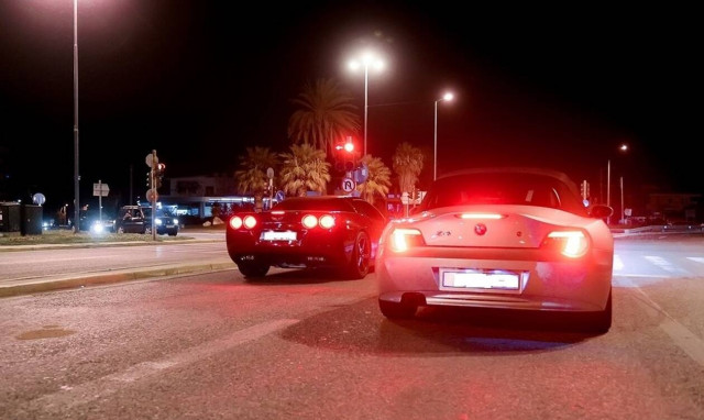 Κόντρες στην Παραλιακή: Kαρέ - καρέ η καταδίωξη από αστυνομικούς 