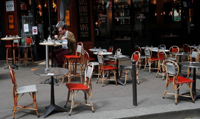 Κορονοϊός- Γαλλία: Επαναλειτουργούν κινηματογράφοι, καζίνο και γήπεδα