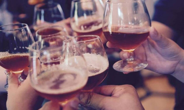 Κορονοϊός: Ποια μέτρα; Το αδιαχώρητο σε μπαρ και παραλίες (vid)