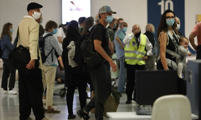 Κορονοϊός - «Καμπανάκι» για τον τουρισμό στην Ελλάδα: Δεύτερο κύμα τον Σεπτέμβριο