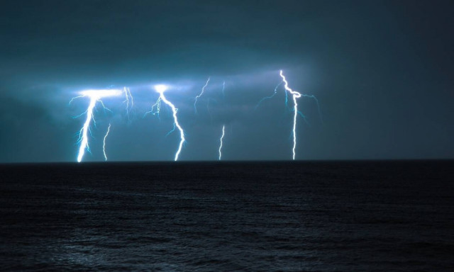 Κακοκαιρία: 1.500 κεραυνοί την Κυριακή σε κεντρική και βόρεια Ελλάδα