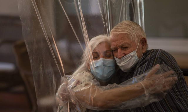 Κορονοϊός: Πάνω από 9 εκατ. τα κρούσματα - Σχεδόν 470.000 οι νεκροί