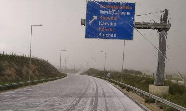 Κομοτηνή: Ο καιρός... τρελάθηκε! - Το έστρωσε από το χαλάζι (vids)