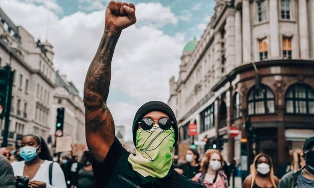 Σε διαδήλωση κατά του ρατσισμού ο Λιούις Χάμιλτον (pics)