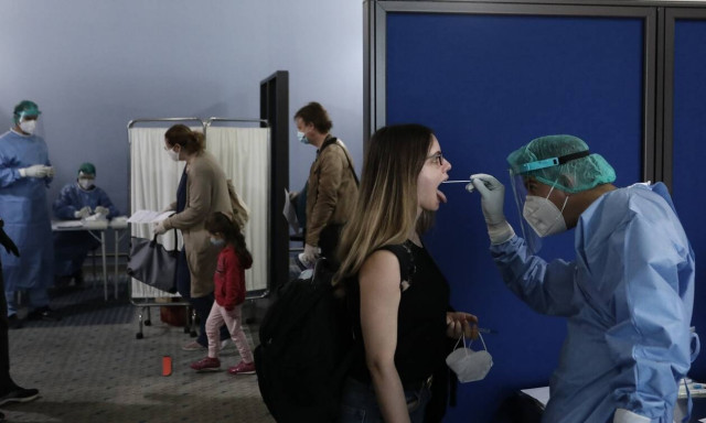 Κορονοϊός - Βατόπουλος: Στην Ελλάδα από πάρτι θα την πάθουμε