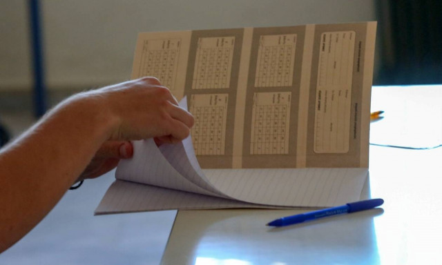 Πανελλήνιες 2020 - Πάτρα: Λιποθύμησε καθηγήτρια σε εξεταστικό κέντρο