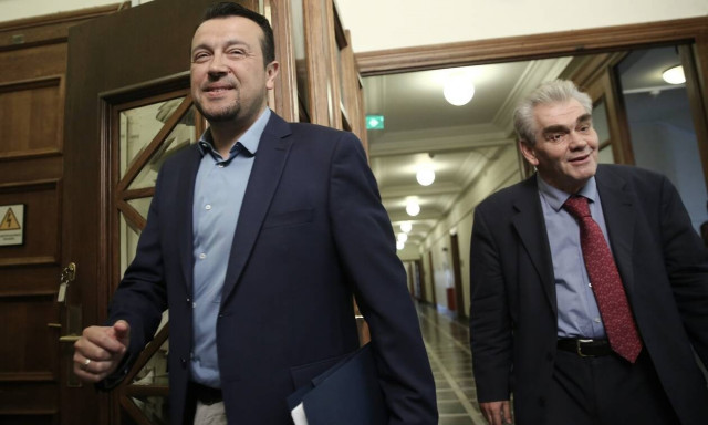 Πολιτικός «σεισμός» για τη συνομιλία Παππά-Μιωνή – Τα ντοκουμέντα και οι αντιδράσεις