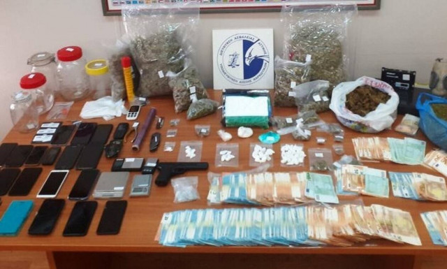 Εξαρθρώθηκε σπείρα διακίνησης ναρκωτικών που δρούσε σε Αττική και Τρίκαλα