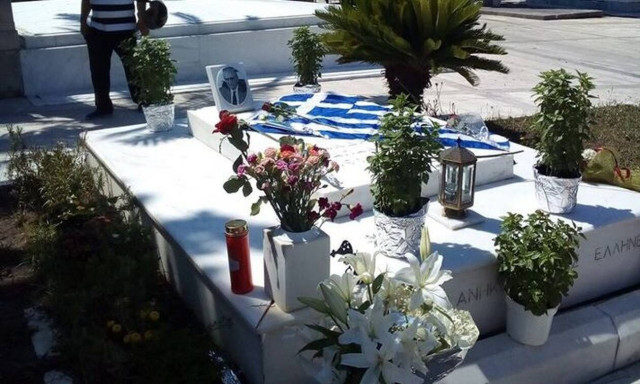 Δήμητρα Λιάνη: Αγνώριστη στο μνημόσυνο του Ανδρέα Παπανδρέου (pics)