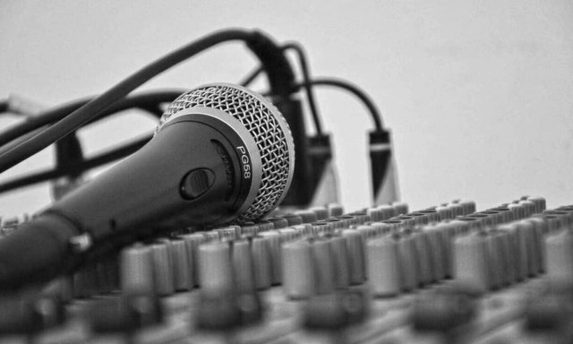 Άγρια δολοφονία: Νεκρός διάσημος τραγουδιστής στη μέση του δρόμου