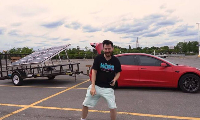 Πόσες… ημέρες χρειάζεται ένα Tesla Model 3 για να φορτίσει από τον ήλιο;