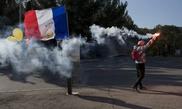 Γαλλία: Ποινή φυλάκισης σε αστυνομικό που χτύπησε με γκλοπ 62χρονη διαδηλώτρια