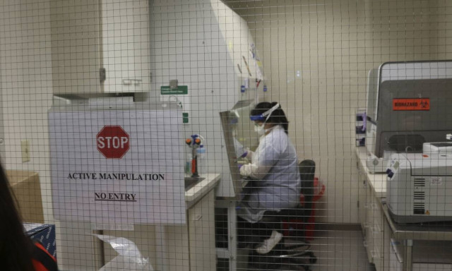 Κορονοϊός- Οι Βρετανοί προειδοποιούν: «Πραγματικός ο κίνδυνος για 2ο κύμα»