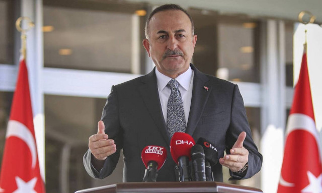 Επίθεση Τσαβούσογλου κατά Μακρόν: Έχει «κολλήσει» ο εγκέφαλος της Γαλλίας 