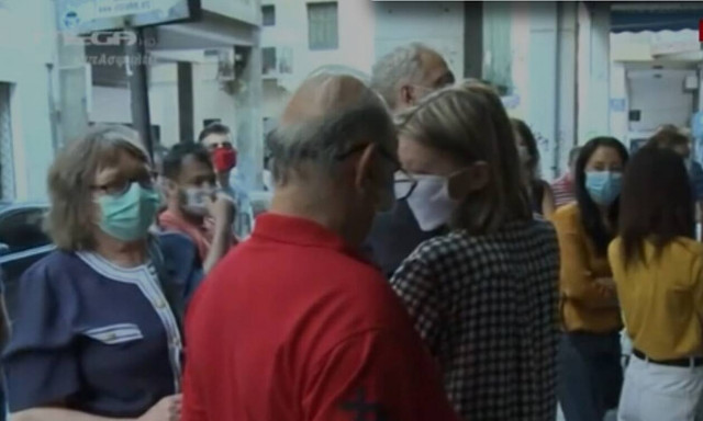 Συνωστισμός στην Α' ΔΟΥ Αθηνών και στον ΕΦΚΑ Καλλιθέας (vid)