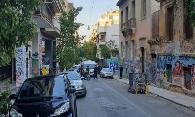 Αστυνομική επιχείρηση σε υπό κατάληψη κτήρια στα Εξάρχεια - Τι βρέθηκε