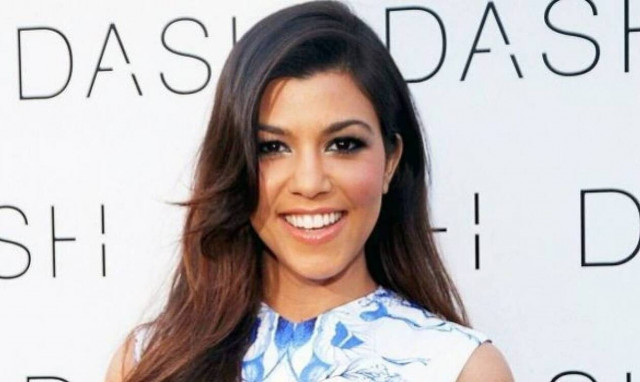 «Κόλαση» η Κόρτνεϊ Καρντάσιαν! Με χρυσό μπικίνι στην παραλία (pics)