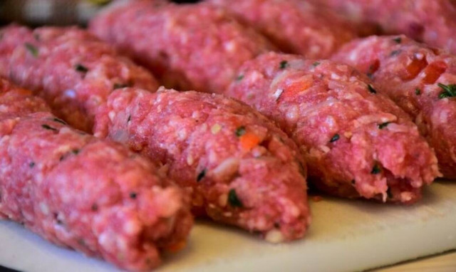 Απίστευτο! Αγόρασαν κιμά - Αηδίασαν με αυτό που βρήκαν μέσα