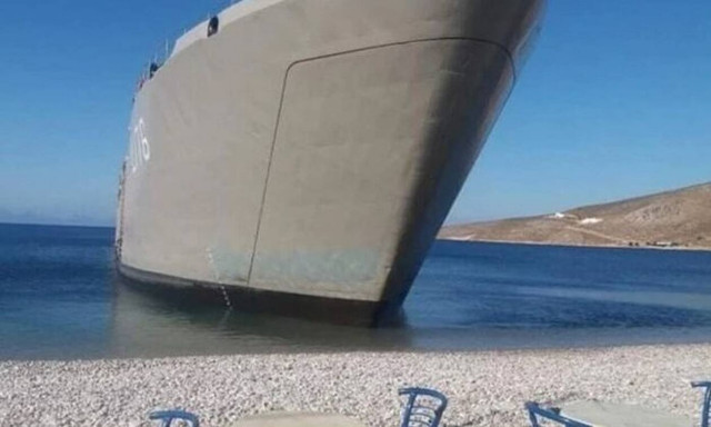 «Ξαναχτύπησε» το αρματαγωγό του Ναυτικού – Μετά την Πιερία έδεσε σε παραλία στην Τήλο