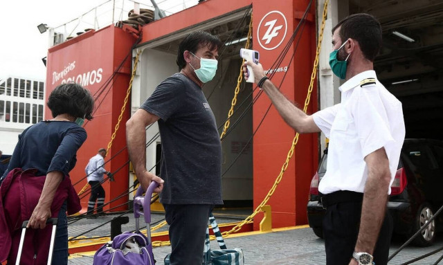 Λιμάνι Πειραιά: Φεύγουν οι πρώτοι Αθηναίοι – Τα μέτρα και οι έλεγχοι