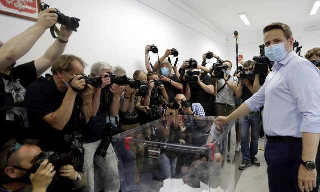 Πολωνία - προεδρικές εκλογές: Προηγείται ο απερχόμενος πρόεδρος 