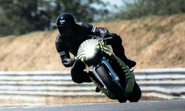 Σε δοκιμές η πρώτη μοτοσικλέτα της Aston Martin των 108 χιλιάδων ευρώ! (vid)