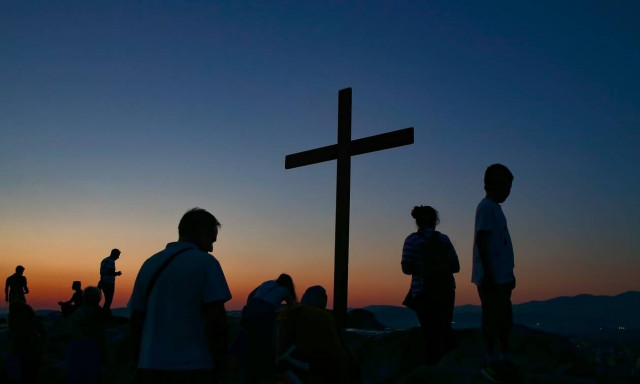 Μέγας Πανηγυρικός Εσπερινός στον ιερό Βράχο του Αρείου Πάγου