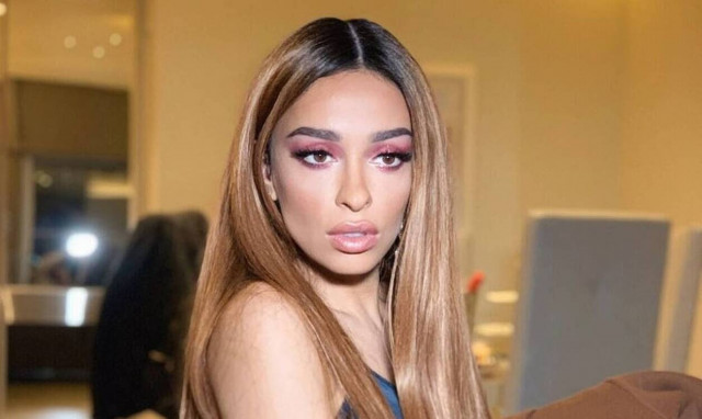 Ελένη Φουρέιρα: Ανεβάζει τη θερμοκρασία με σέξι μπικίνι στα βράχια