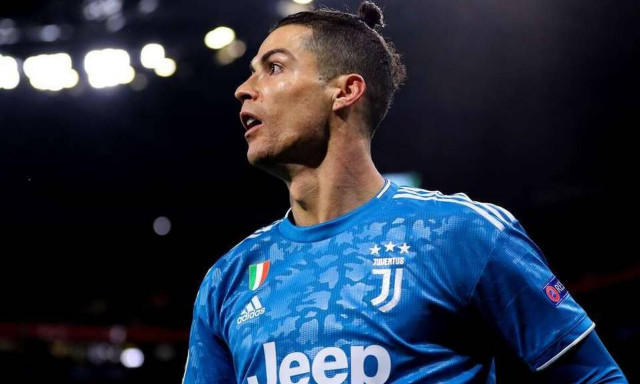 Ο Κριστιάνο Ρονάλντο μόλις έκανε το χειρότερο ντύσιμο όλων των εποχών (pics)