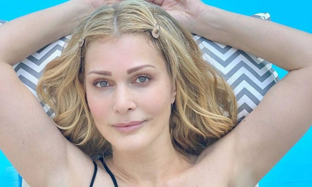 Νατάσα Θεοδωρίδου: Με τις κόρες της στα... πατώματα! (pic)