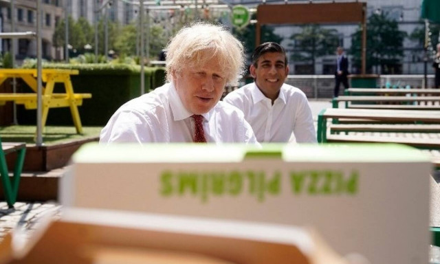 Ο Μπόρις Τζόνσον το έριξε στις κάμψεις...