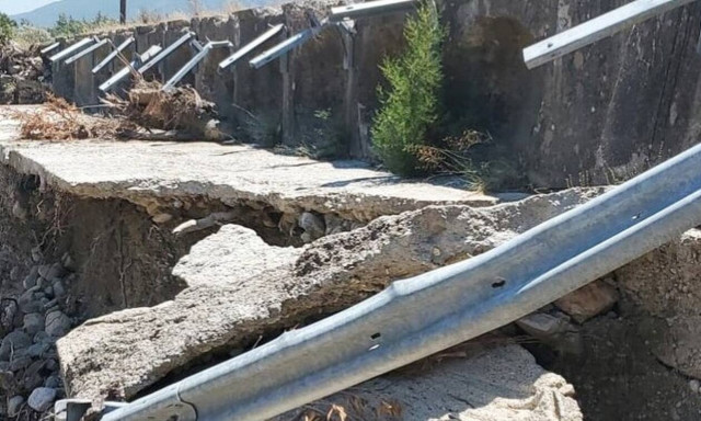 Ρόδος: «Ράγισαν καρδιές» στην κηδεία του 17χρονου που σκοτώθηκε σε τροχαίο