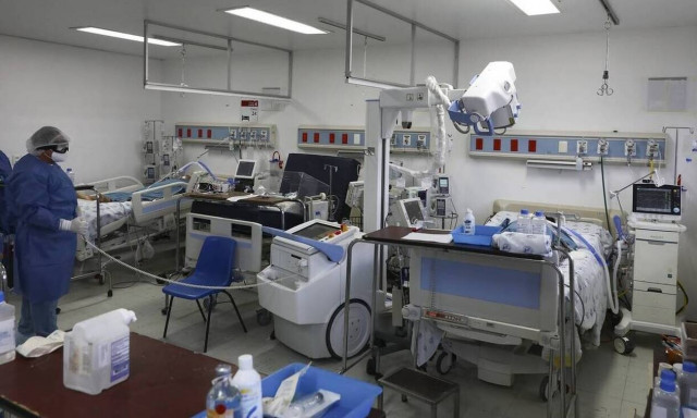 Οικογενειακή τραγωδία: Νίκησε τον Covid – Πέθανε ο πατέρας του τη μέρα του εξιτηρίου