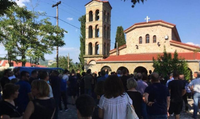 Σπαρακτικό αντίο στον 15χρονο που έχασε τη ζωή του από αεροβόλο