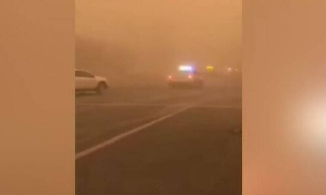 Εικόνες αποκάλυψης: Αμμοθύελλα εξαφανίζει μια ολόκληρη πόλη (pics)