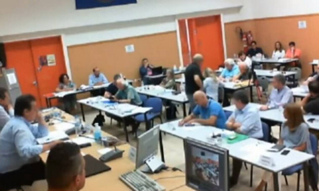 Πάτρα: Χαμός στο δημοτικό συμβούλιο - «Εδώ δεν λέμε μ@λ@κ@ς, αλλά μινάρας»