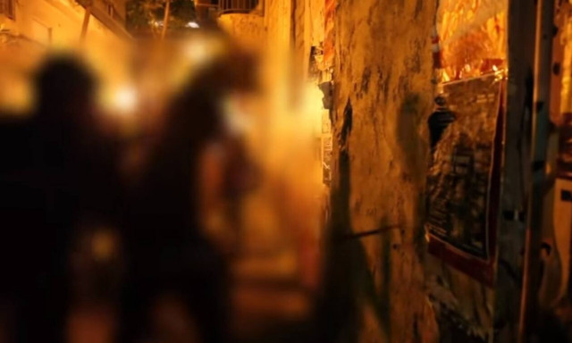 «Ανοιξαν» με βαριοπούλες κατάληψη που εκκενώθηκε στα Εξάρχεια (vid)