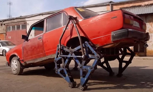 Δείτε το Lada που… περπατάει!